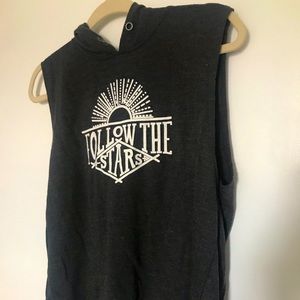 la hearts size large gray cut off sleeve with hood comfy good for beach days